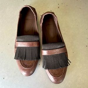 Brunelleschi Cucinelli brown shimmered tasseled loafers.